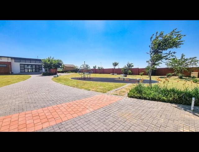 2 BEDROOM TOWNHOUSE FOR SALE IN PARKDENE